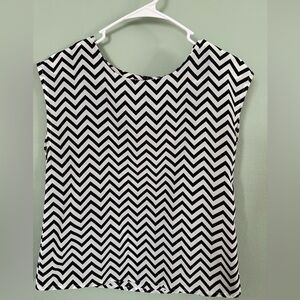 Blusa con estampado blanco y negro